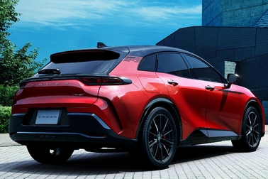 【モデル入り素材】SPORT RS(2.5Lプラグインハイブリッド車)