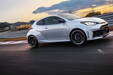 RZ“High performance” + Aero performance package［GR-DAT（8AT・4WD）］